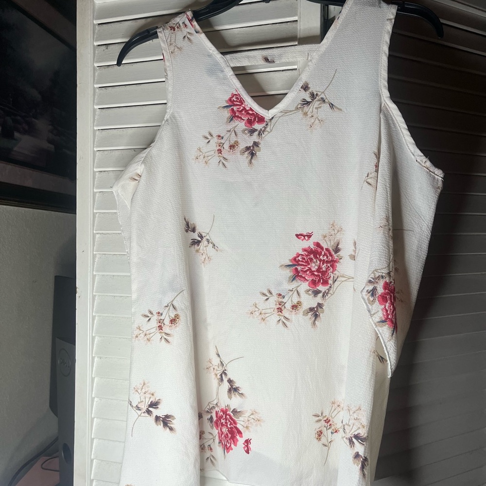 CHANCES R. Floral Sleeveless Top - White and Pink - Picture 5 of 5